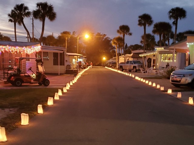 Christmas Eve 2020<br>Photos by Dan McLean - Slide 3