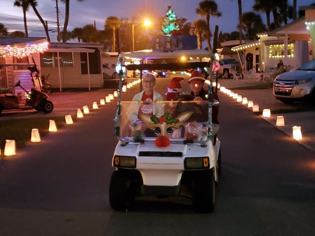 Christmas Eve 2020<br>Photos by Dan McLean - Slide 7