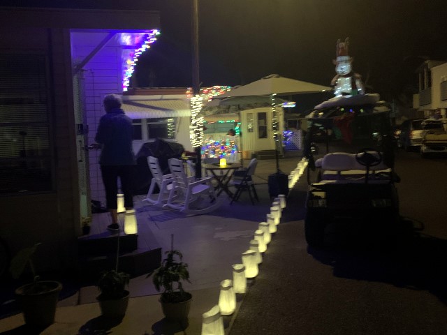 Christmas Eve 2020<br>Photos by Dan McLean - Slide 10